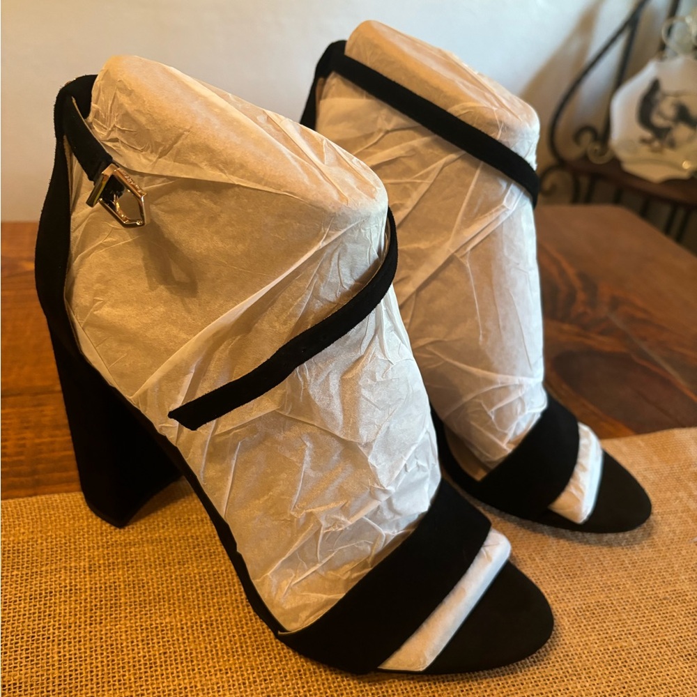 Brand New Sam Edelman Yaro suede heels